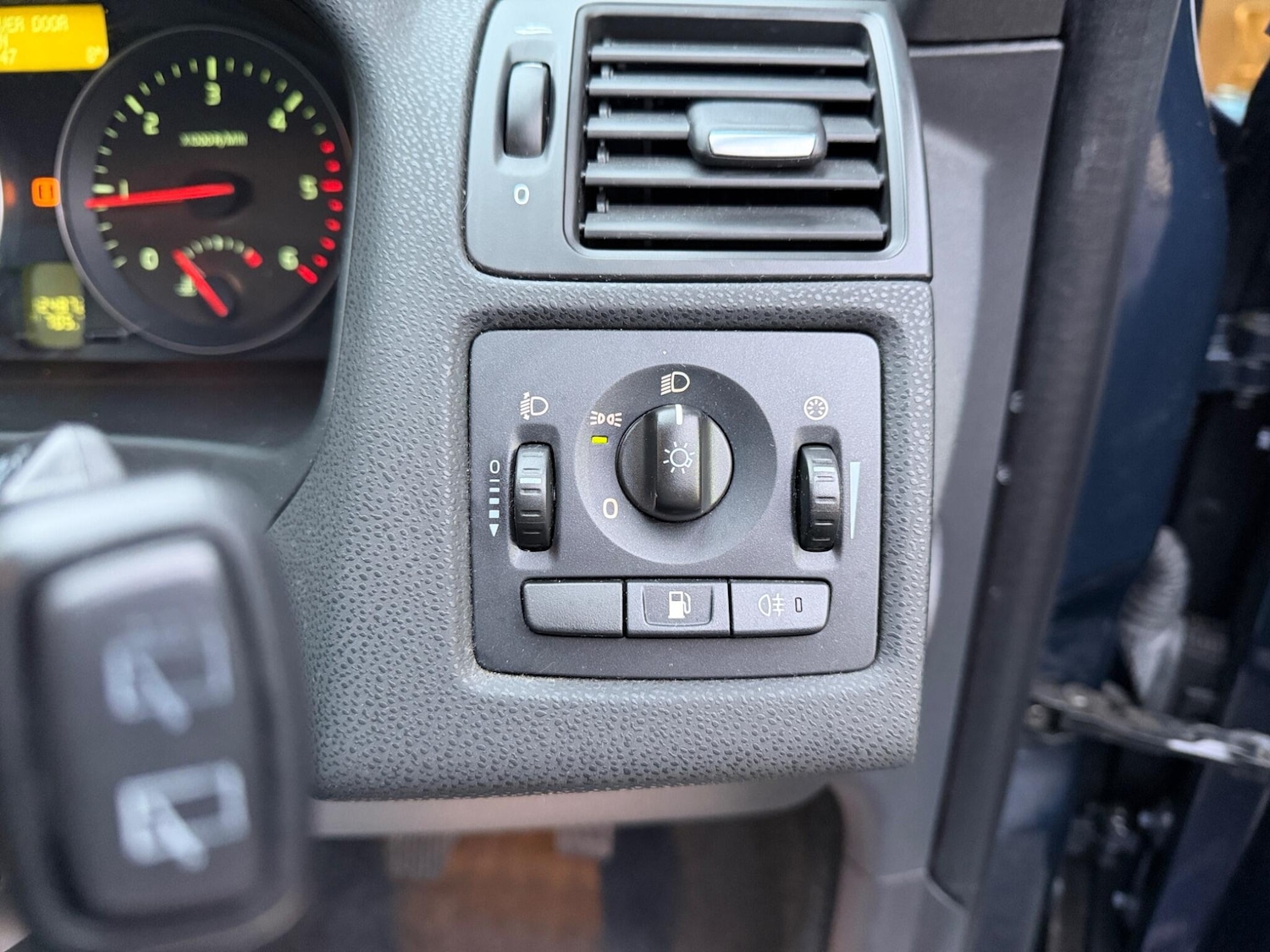 Used Volvo C30 2011 for sale - 77893646: Photo 27