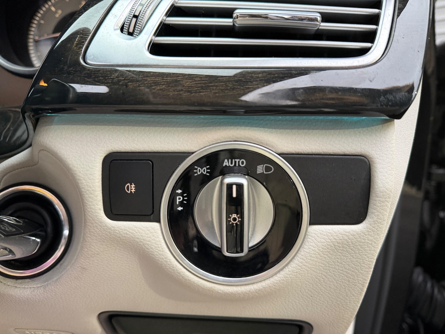 Used Mercedes-Benz CLS 2015 for sale - 77852830: Photo 26