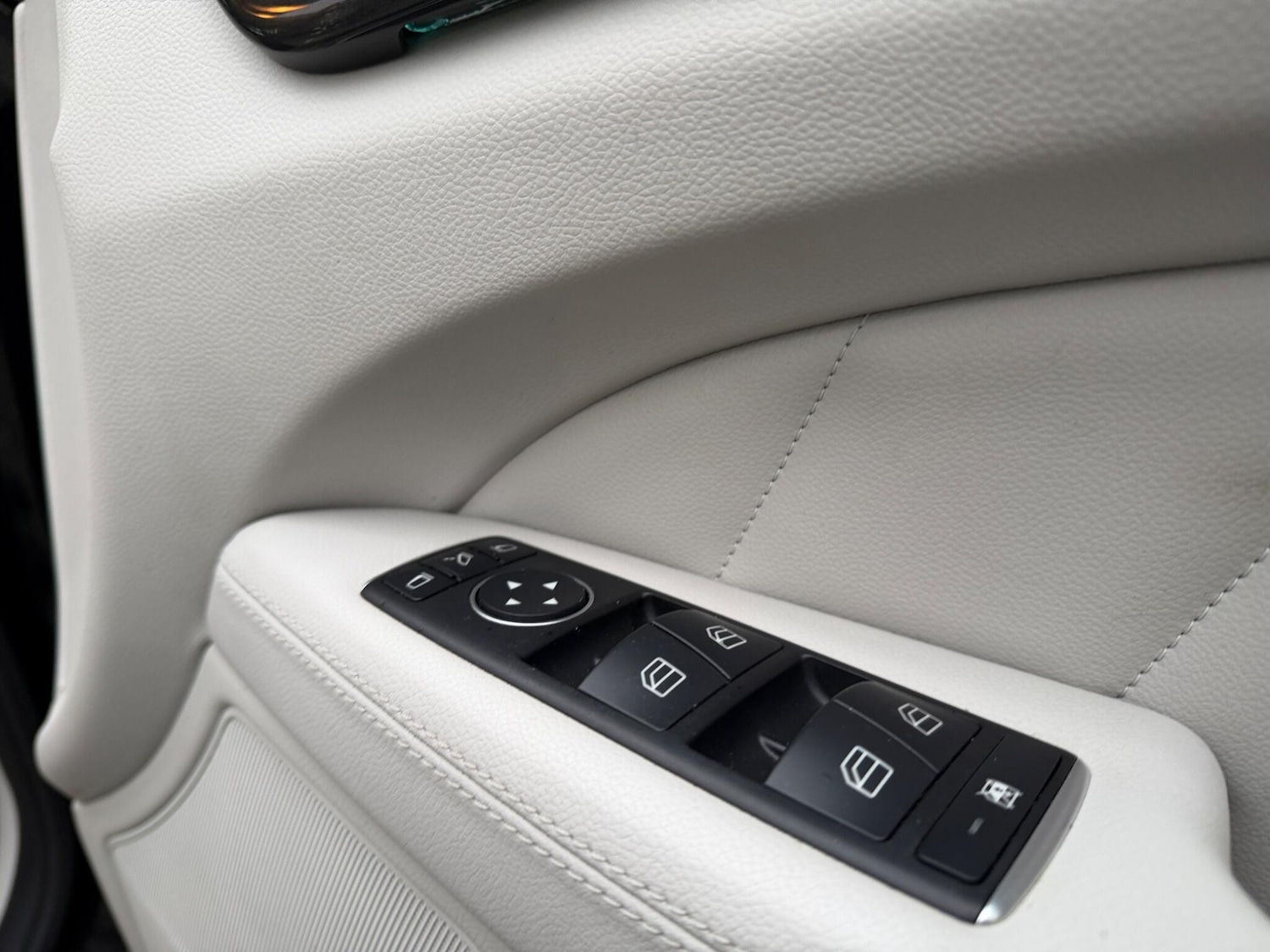 Used Mercedes-Benz CLS 2015 for sale - 77852830: Photo 27