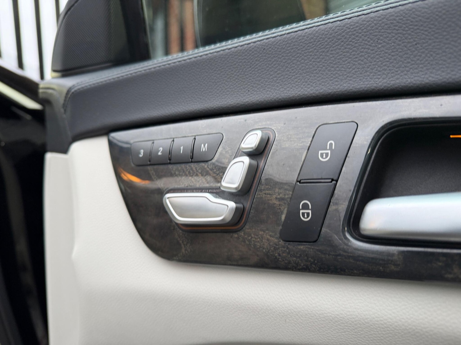 Used Mercedes-Benz CLS 2015 for sale - 77852830: Photo 28