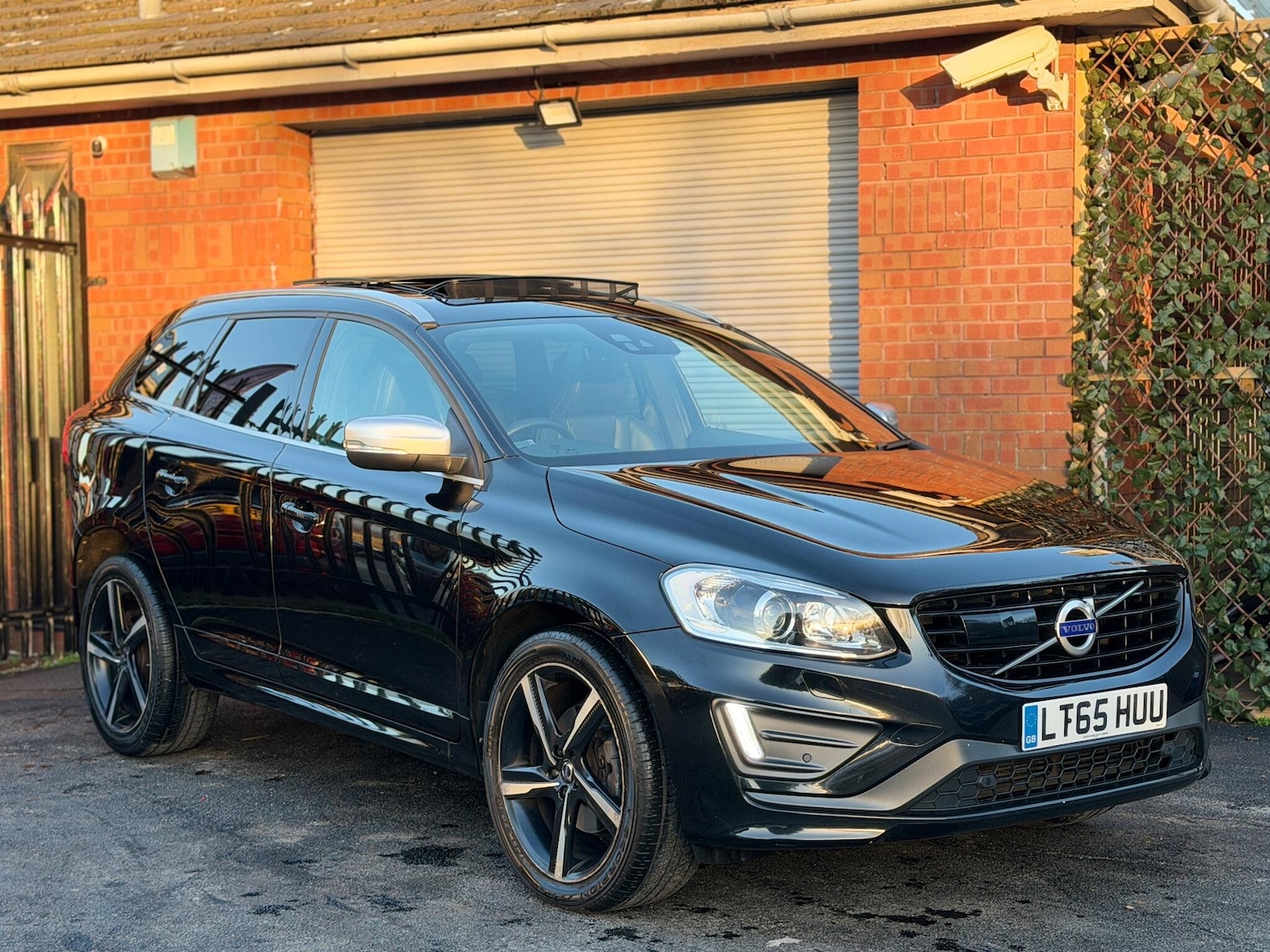 Used Volvo XC60 2015 for sale - 77057154: Photo 2