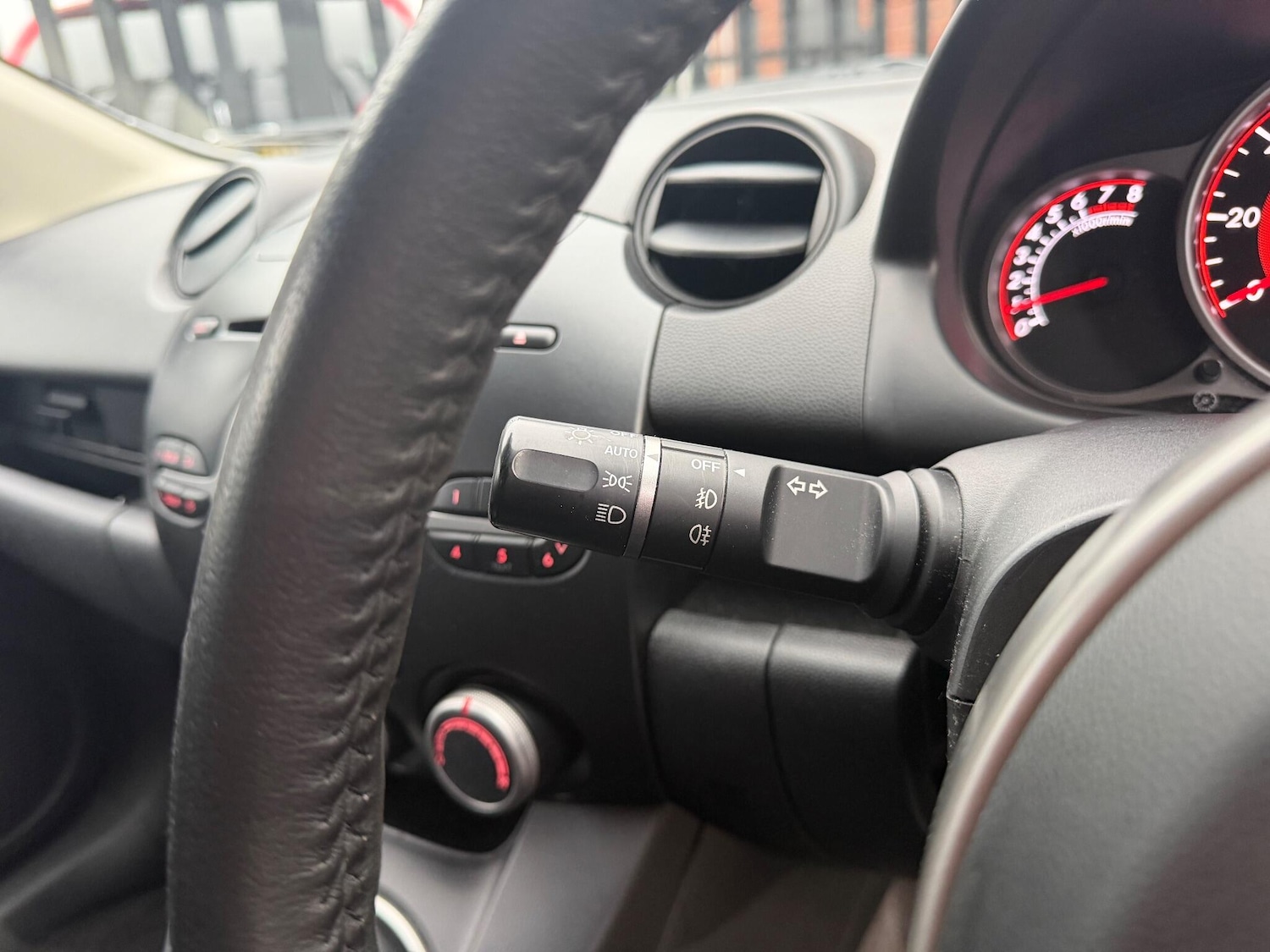 Used Mazda Mazda2 2010 for sale - 77157646: Photo 32