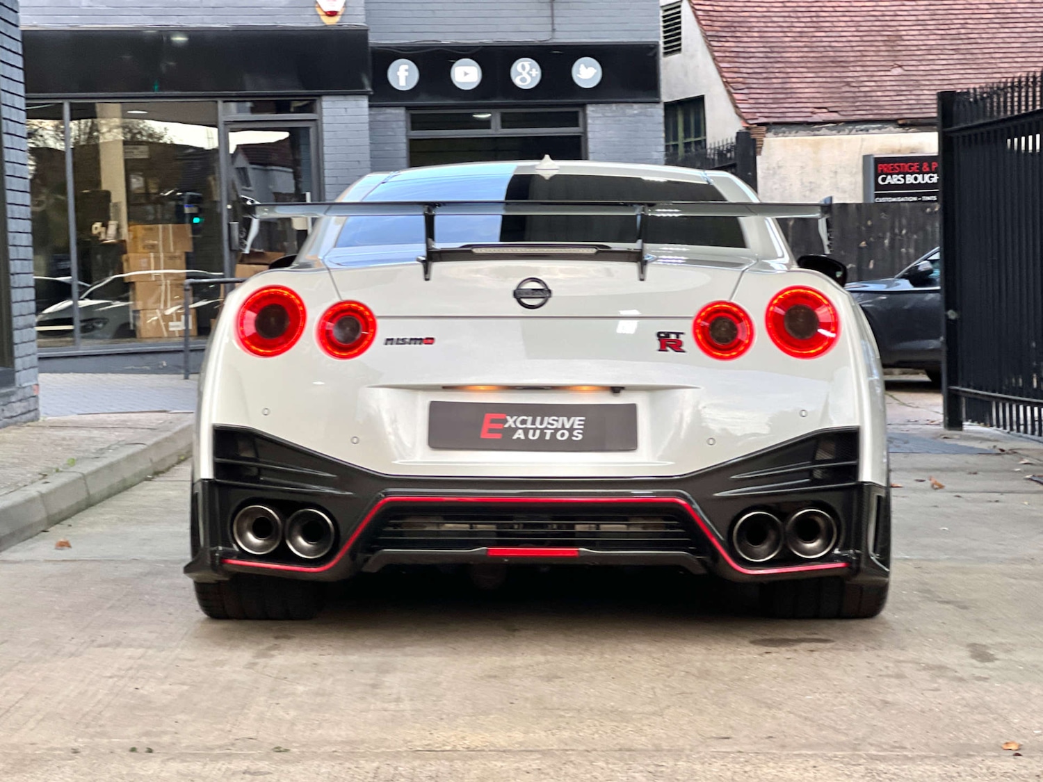 Used Nissan GT-R 2017 for sale - 76477432: Photo 11