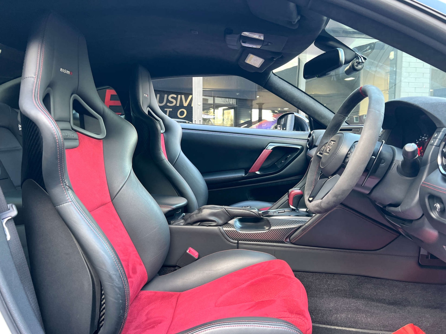 Used Nissan GT-R 2017 for sale - 76477432: Photo 2