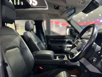 Used Land Rover Defender 2022 for sale - 76127604: Photo 2