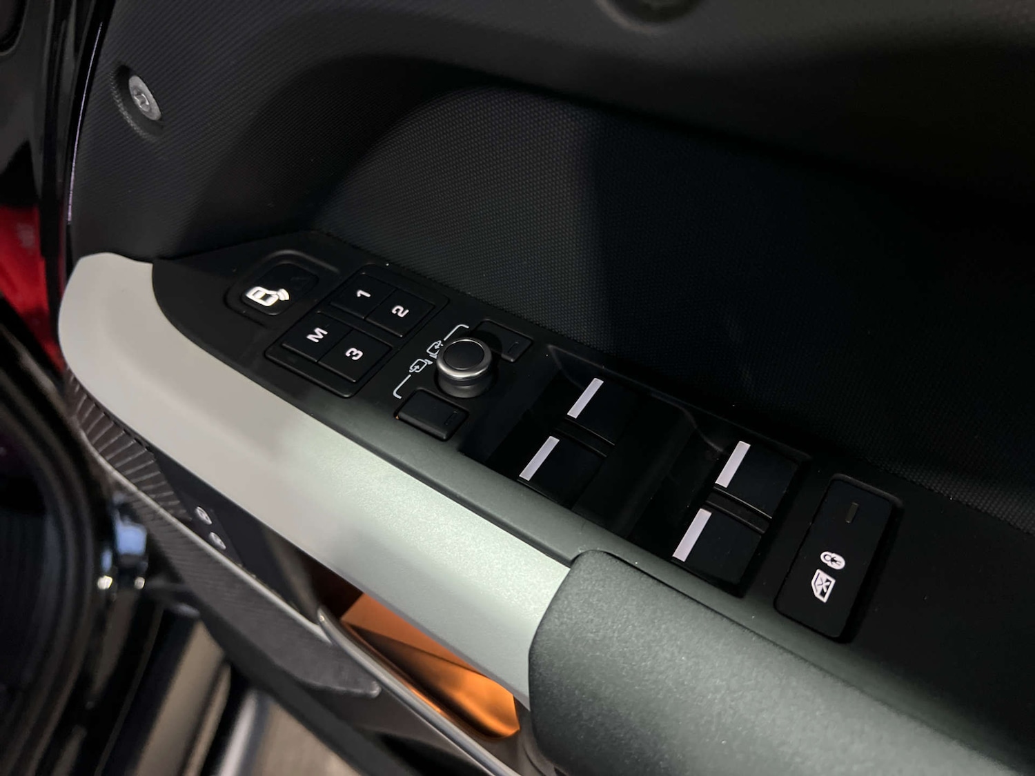 Used Land Rover Defender 2022 for sale - 76127604: Photo 33