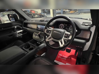 Used Land Rover Defender 2022 for sale - 76127604: Photo 4