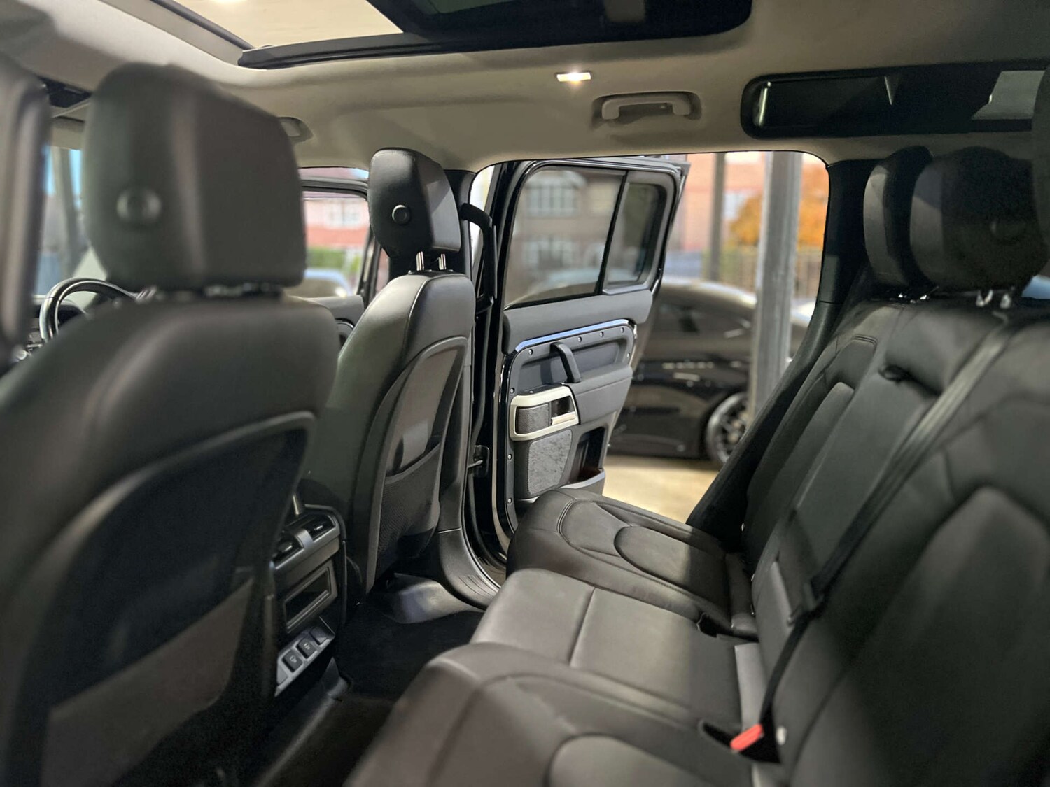 Used Land Rover Defender 2022 for sale - 76127604: Photo 51