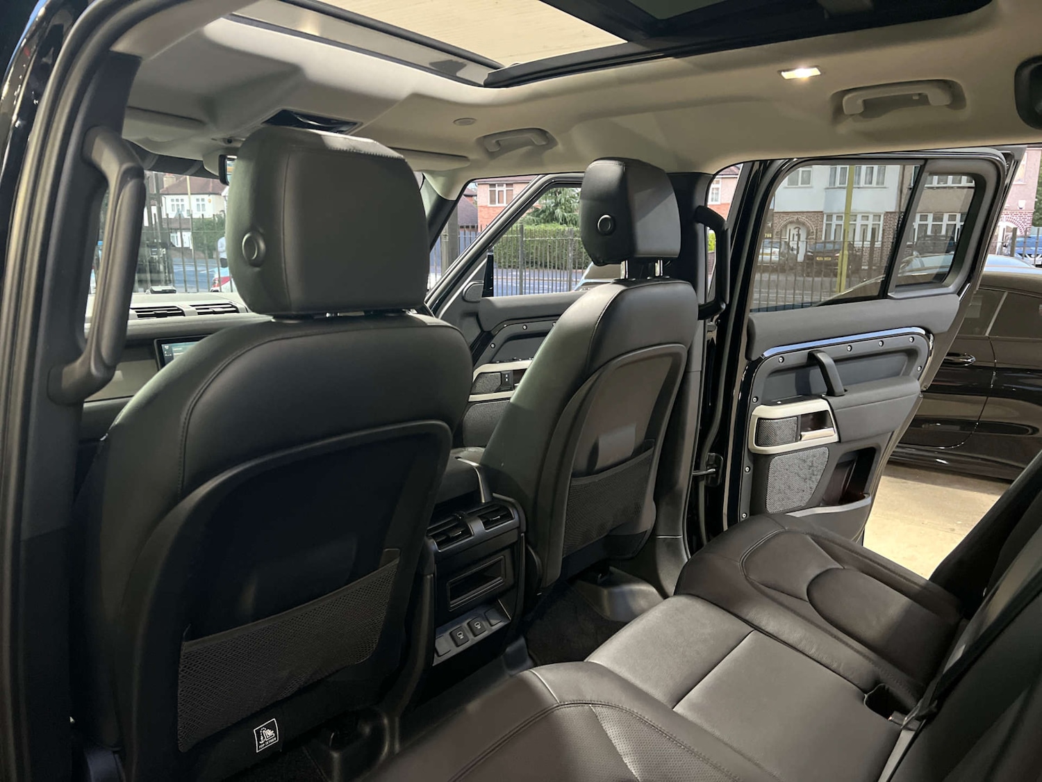 Used Land Rover Defender 2022 for sale - 76127604: Photo 53