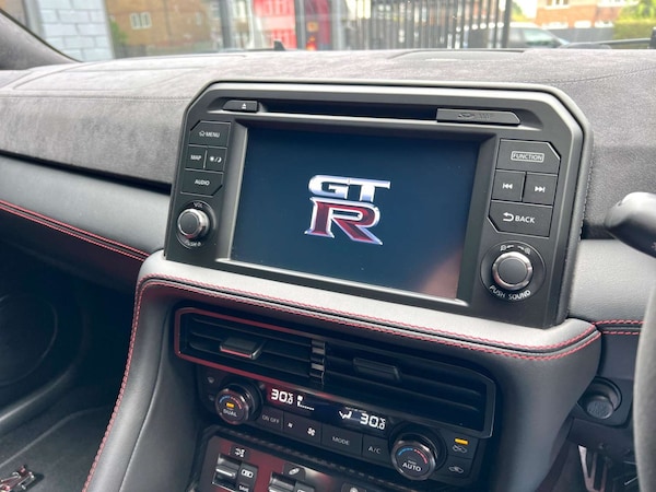 Used Nissan GT-R 2017 for sale - 74375871: Photo 15