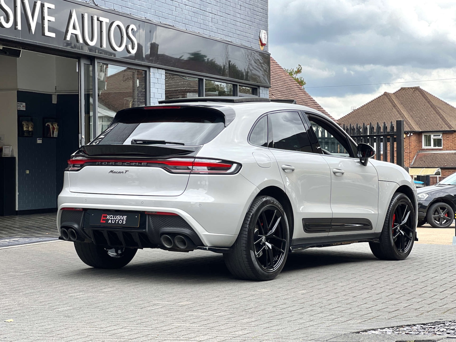 Used Porsche Macan 2023 for sale - 76600549: Photo 3