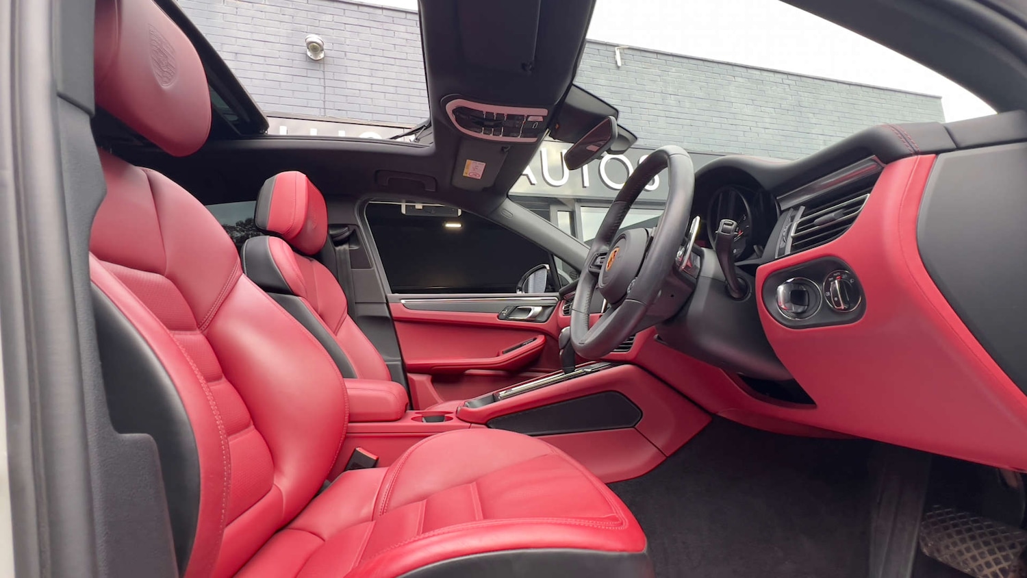 Used Porsche Macan 2023 for sale - 76600549: Photo 50