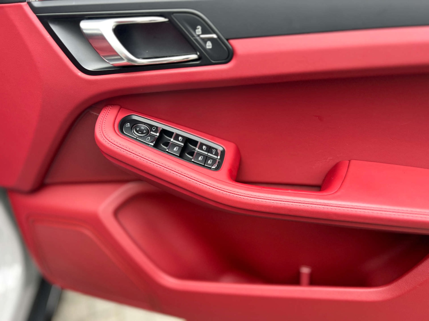 Used Porsche Macan 2023 for sale - 76600549: Photo 52