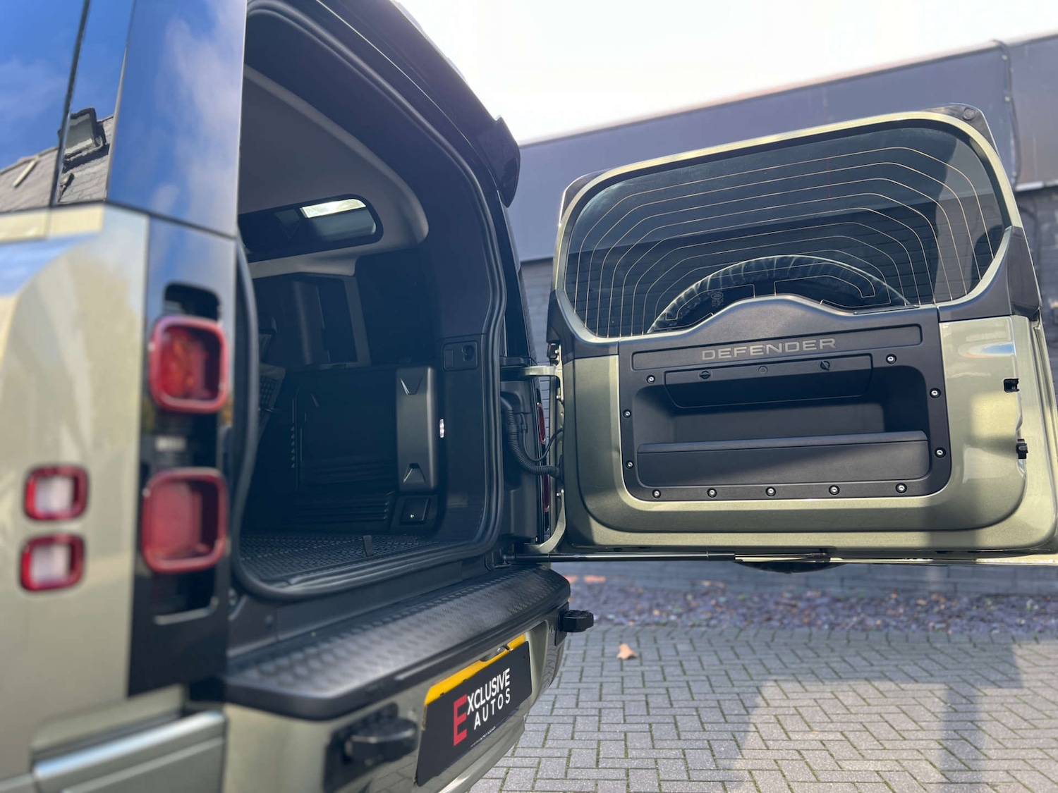 Used Land Rover Defender 110 2020 for sale - 76352597: Photo 16