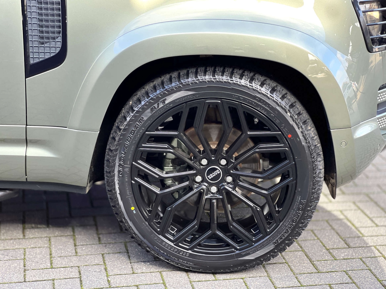 Used Land Rover Defender 110 2020 for sale - 76352597: Photo 25