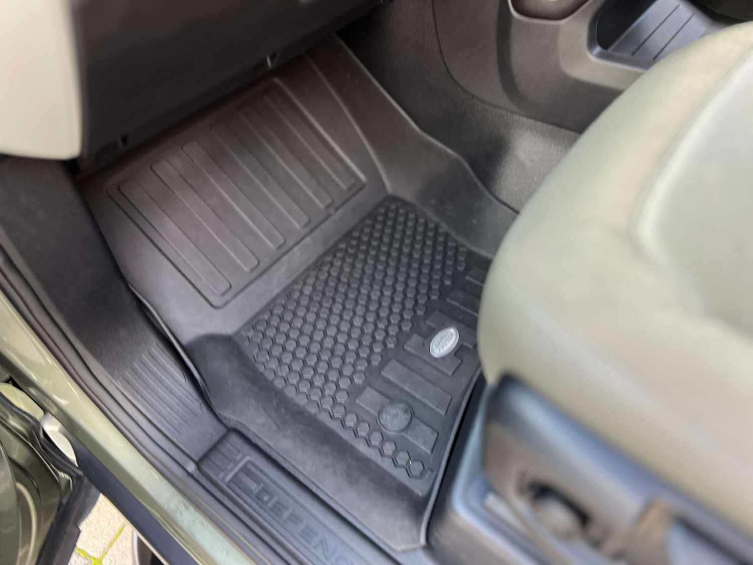 Used Land Rover Defender 110 2020 for sale - 76352597: Photo 30