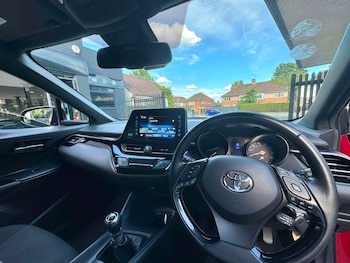 Used Toyota C-HR 2019 for sale - 79254563: Photo
