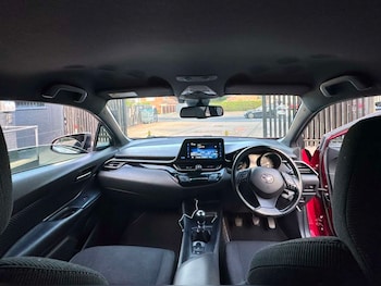 Used Toyota C-HR 2019 for sale - 79254563: Photo