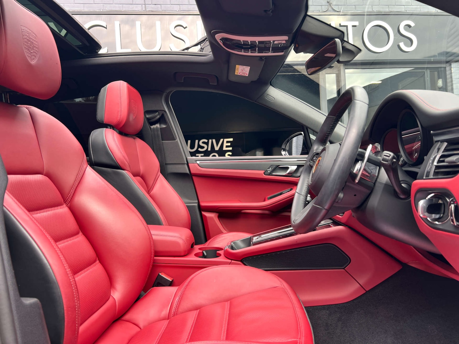 Used Porsche Macan 2023 for sale - 75995198: Photo 2