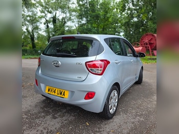 Used Hyundai i10 2014 for sale - 76910791: Photo