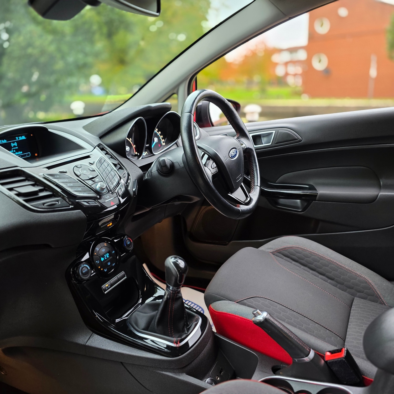 Used Ford Fiesta 2015 for sale - 76257589: Photo 31