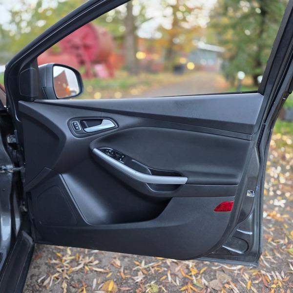 Used Ford Focus 2017 for sale - 76910793: Photo 20