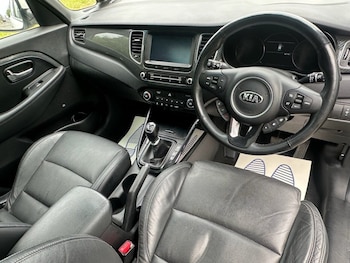 Used Kia Carens 2017 for sale - 78974752: Photo