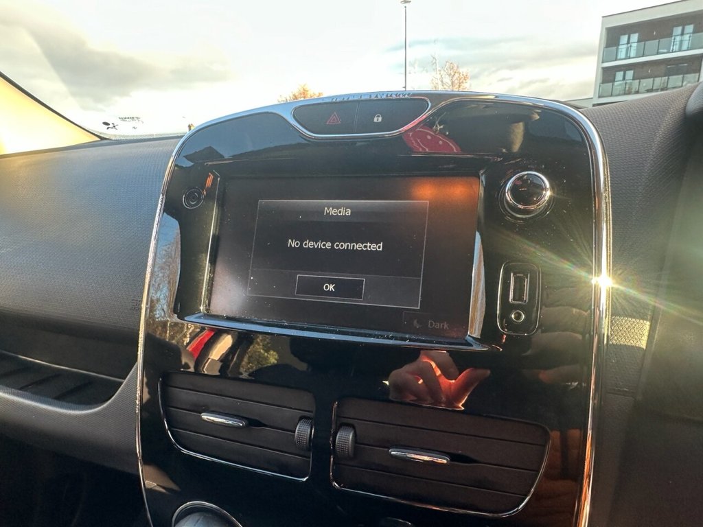 Used Renault Clio 2014 for sale - 76686665: Photo 25