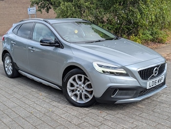 Used Volvo V40 2016 for sale - 79358127: Photo