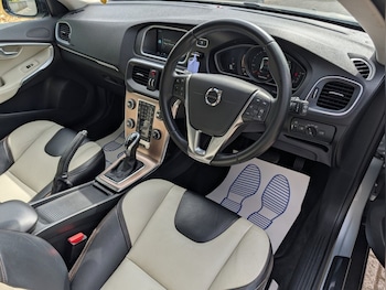 Used Volvo V40 2016 for sale - 79358127: Photo