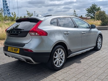 Used Volvo V40 2016 for sale - 79358127: Photo