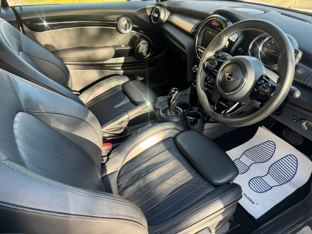 Used MINI Convertible 2019 for sale - 76453974: Photo 2