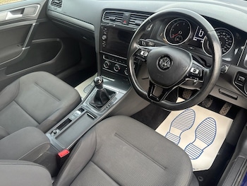 Used Volkswagen Golf 2017 for sale - 77594571: Photo