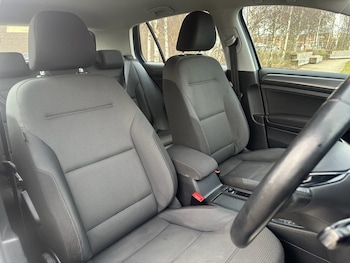 Used Volkswagen Golf 2017 for sale - 77594571: Photo