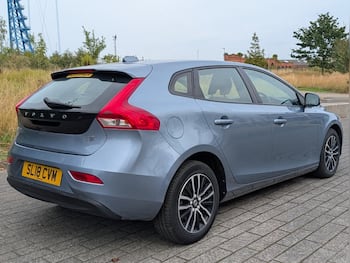Used Volvo V40 2018 for sale - 79749565: Photo