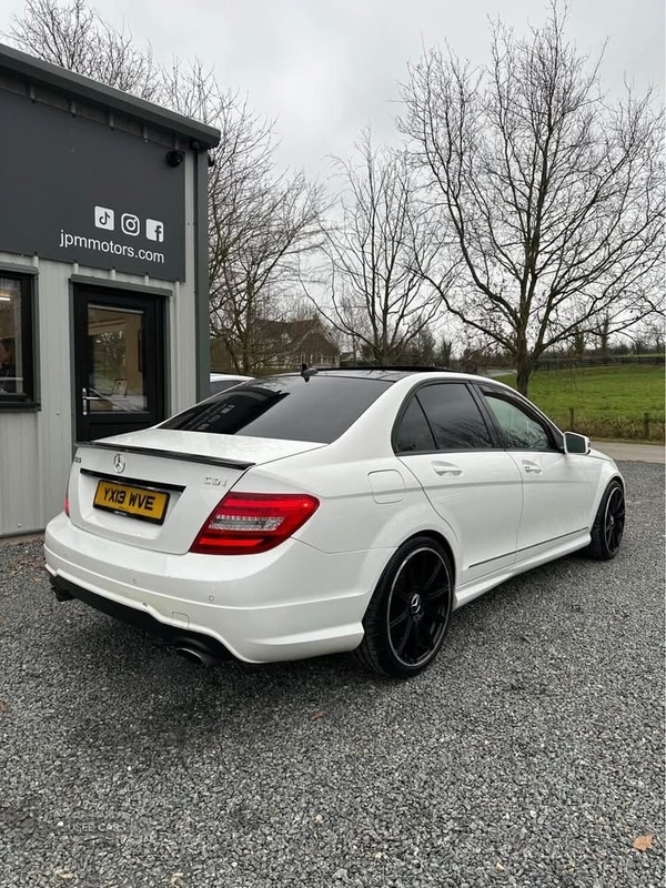 Used Mercedes-Benz E Class 2013 for sale - 77854783: Photo 2