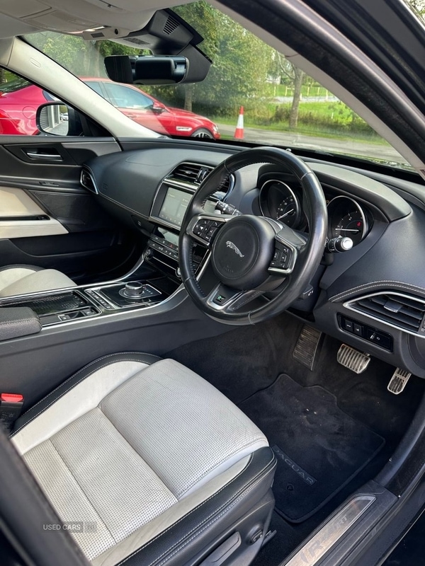 Used Jaguar XE 2018 for sale - 77575652: Photo 5