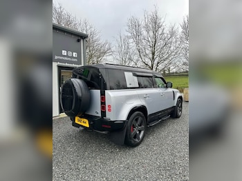 Used Land Rover Defender 2023 for sale - 77684822: Photo