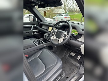 Used Land Rover Defender 2023 for sale - 77684822: Photo