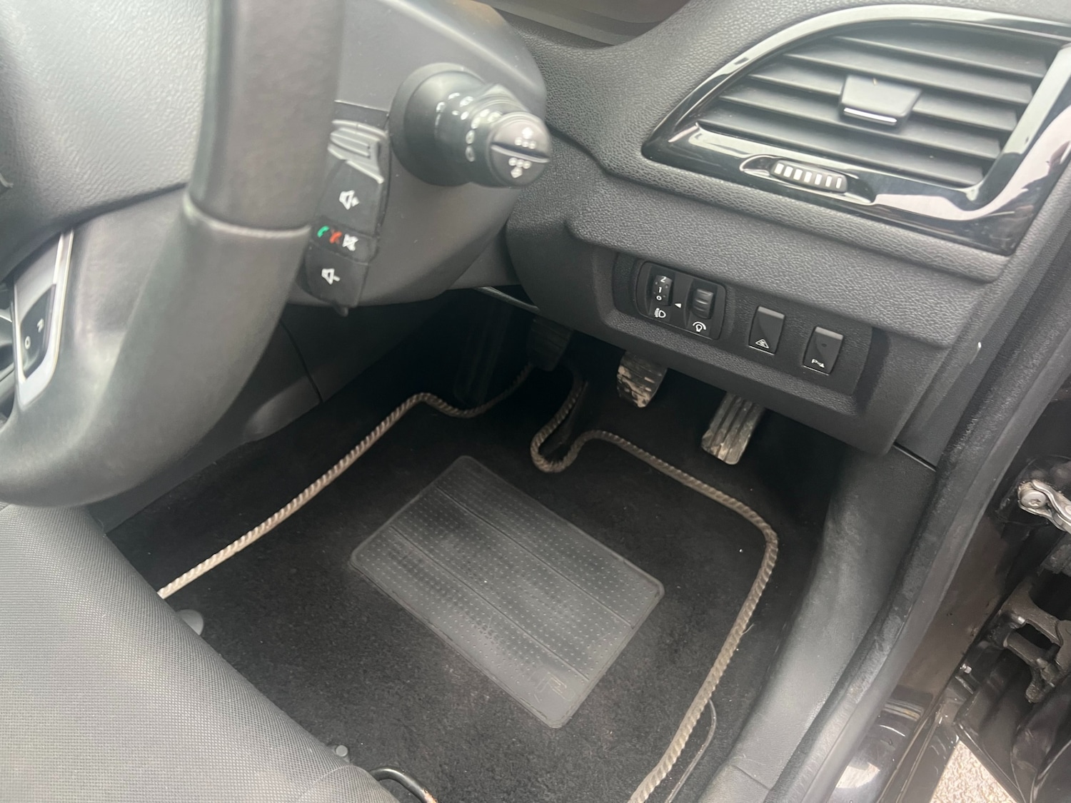 Used Renault Megane 2010 for sale - 77541718: Photo 14