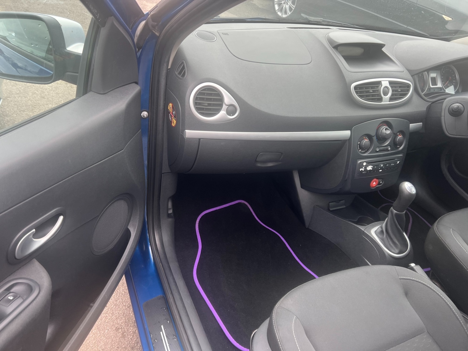 Used Renault Clio 2010 for sale - 77377721: Photo 12