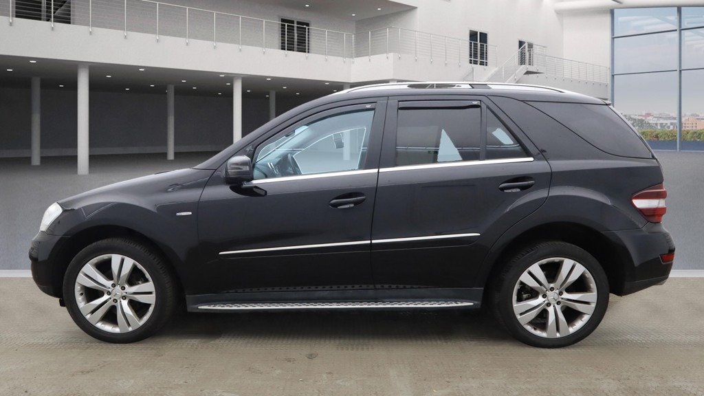 Used Mercedes-Benz M Class 2011 for sale - 76343023: Photo 8