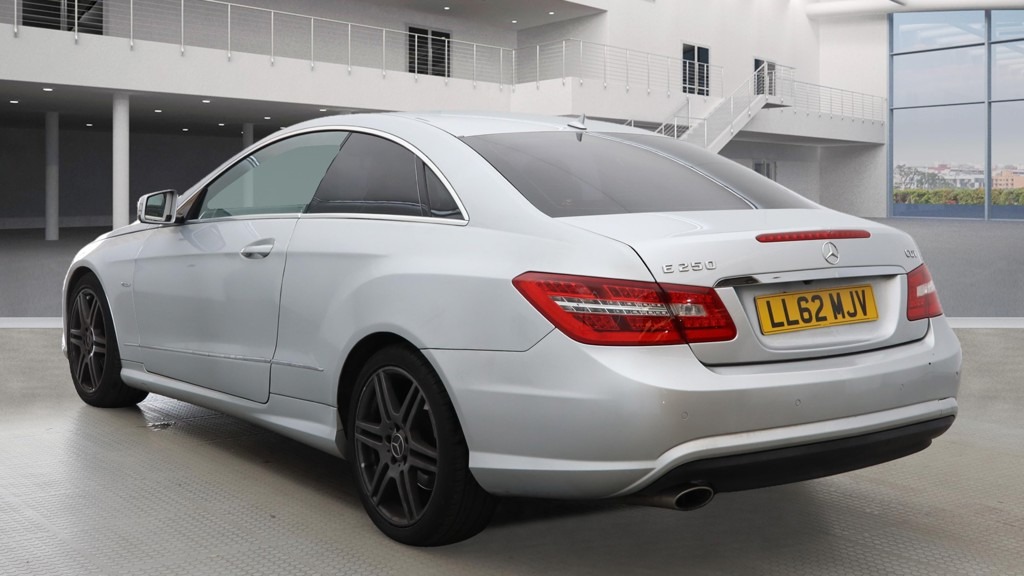 Used Mercedes-Benz E Class 2012 for sale - 76242701: Photo 4