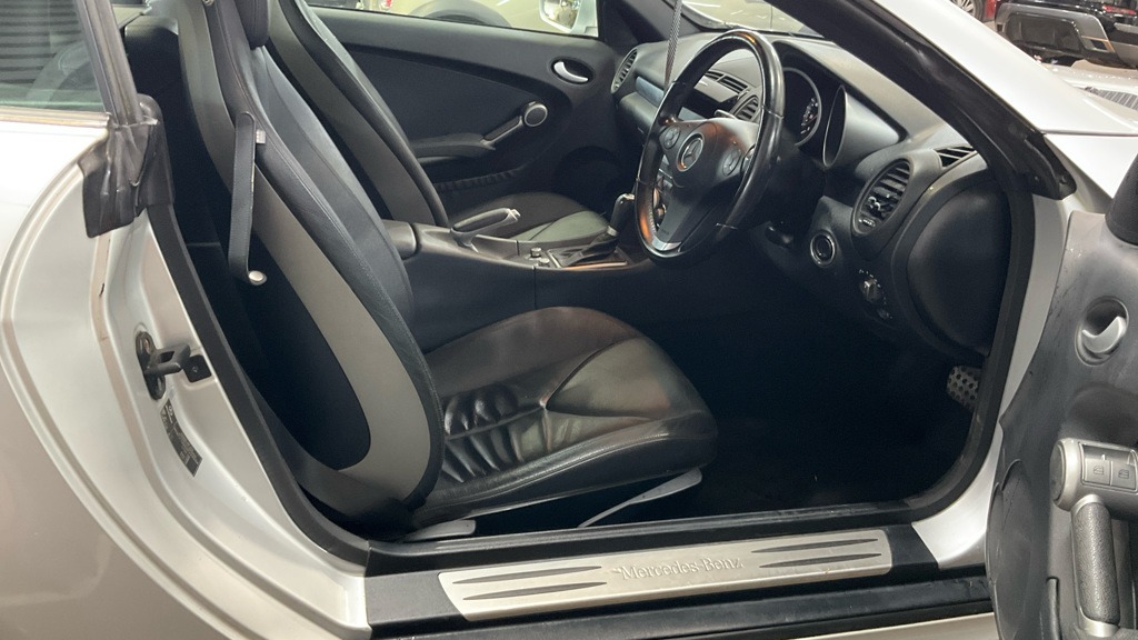 Used Mercedes-Benz SLK 2010 for sale - 76476317: Photo 9