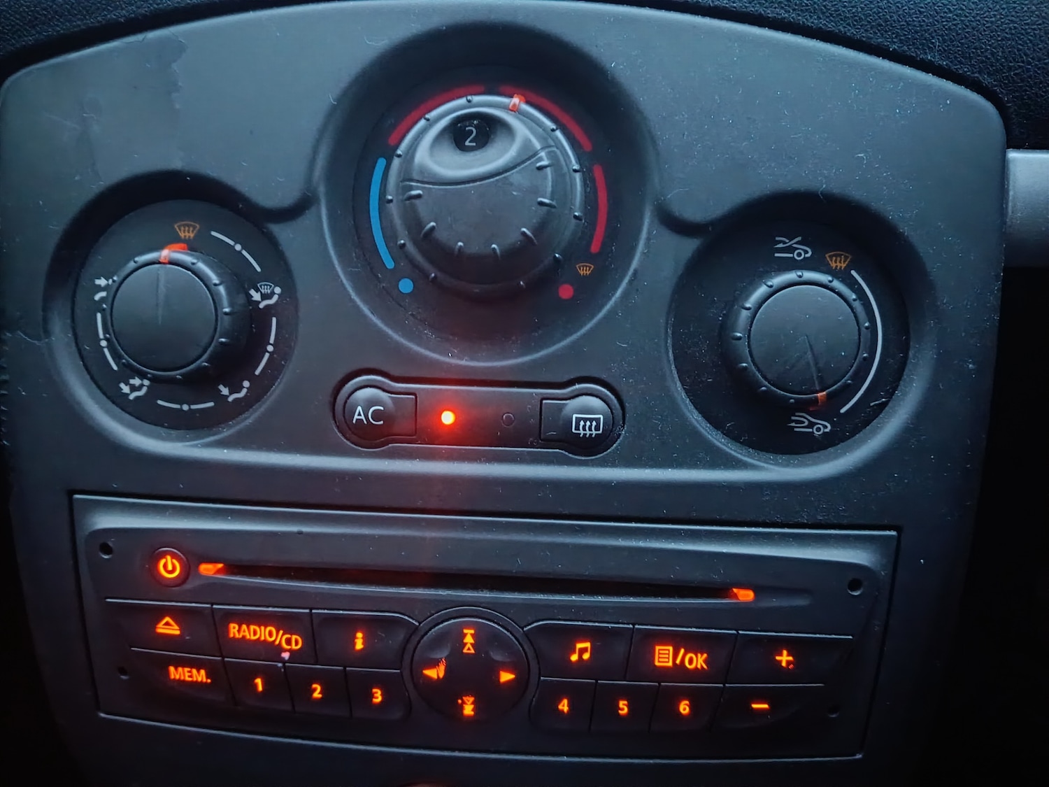 Used Renault Clio 2010 for sale - 77166033: Photo 24