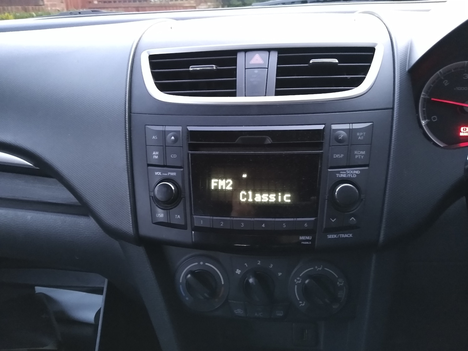 Used Suzuki Swift 2012 for sale - 76817951: Photo 15