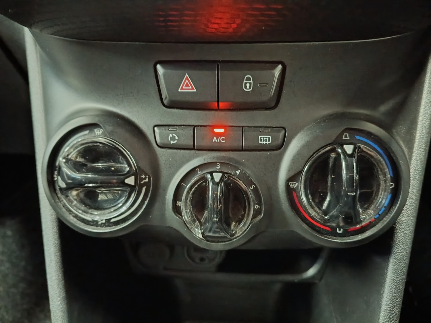 Used Peugeot 2008 2015 for sale - 76471344: Photo 16