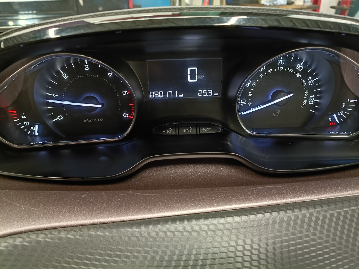 Used Peugeot 2008 2015 for sale - 76471344: Photo 17