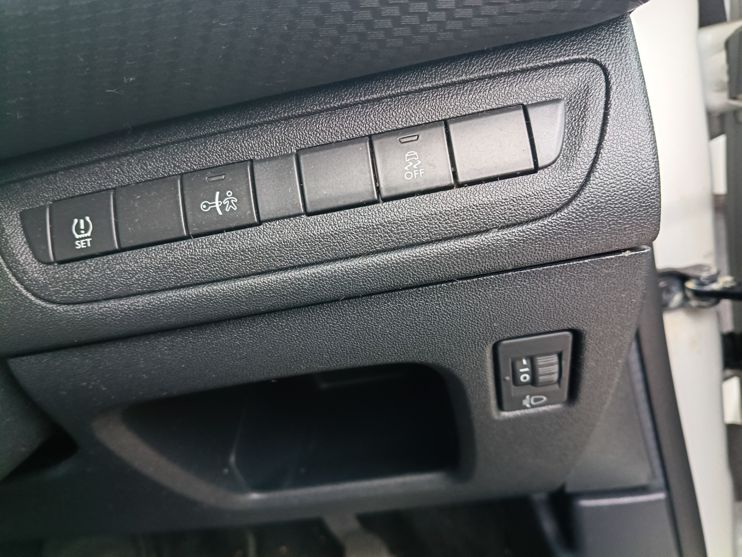 Used Peugeot 208 2015 for sale - 77545357: Photo 26