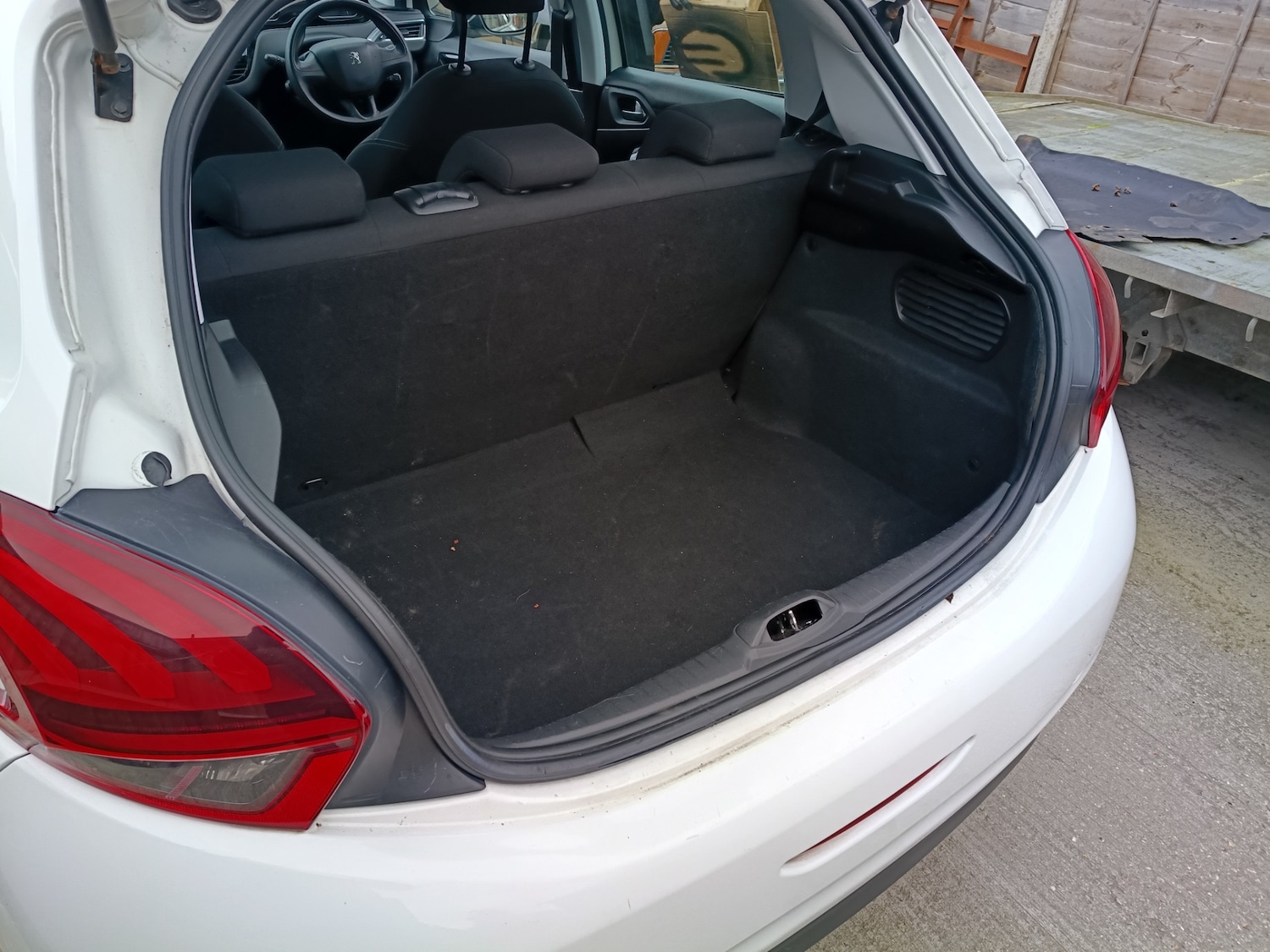 Used Peugeot 208 2015 for sale - 77545357: Photo 35